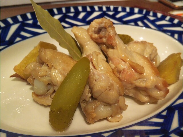 肉団子のアヒージョ は 巨大な肉団子を崩しながらいただく遊び心ある一品 By かりずまてぃっく ひなたキッチン 自由が丘 ビストロ 食べログ