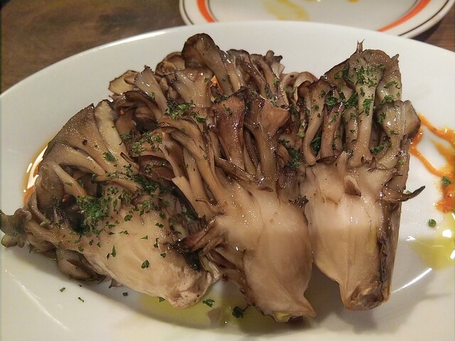 肉団子のアヒージョ は 巨大な肉団子を崩しながらいただく遊び心ある一品 By かりずまてぃっく ひなたキッチン 自由が丘 ビストロ 食べログ