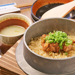 鳥スープの釜飯