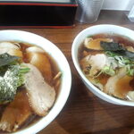 三栄軒 - しょうゆチャーシューメン　　と　しょうゆラーメン