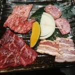kurogewagyuuyakinikuushikuro - うしくろ焼肉定食  1,800円