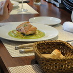 ビストロ ダイア - 三河地鶏のパリパリ焼き、ベーコン・玉ねぎ・人参の角切りグリーンソース