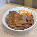 松屋 - 料理写真:牛ステーキ丼デカ盛り 和風オリジナルソース☆