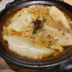 Kyuushuu Kurodaiko - 辛味噌炊き餃子、このスープでご飯が食べたくなる美味しさでした。