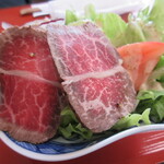 釜めしや 幸右ェ門 - ローストビーフは厚みがあります