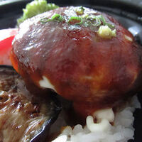 ステーキハウス ZEN 三宮店 - 「神戸牛と黒毛和牛のハンバーグ丼」 980円(税込)
