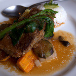 ランチコースのお肉料理。ジャーマンスタイルのハンバーグにお野菜とご飯が添えられていました。もうめちゃめちゃ美味しかった。