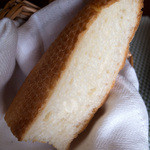 海猫軒 - バケットは1人1本。ボクの分はついつい写真撮る前に食べちゃいました。