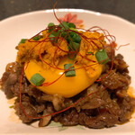 甲州料理と肉と旨い肴 個室居酒屋 炙 - 炙り雲丹とろ肉ユッケ