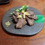 Kamado - 牛サガリ味噌ニンニク焼き