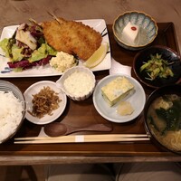 庵樹 - 週替わりのアジフライ定食