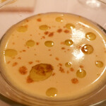 ラ・トゥーエル - カニとウニ入りトウモロコシスープ