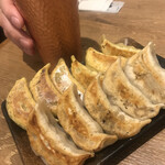 肉汁餃子のダンダダン - カレー餃子と定番餃子
