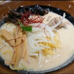 札幌 炎神 - 芳醇味噌らーめん(￥900)。
量が丁度良くて食べやすかったです！