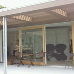 サリーガーデン - 左手　ケーキショップ（奥がカフェ）　右手　ミュージアム