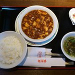 鎮海楼 - マーボー豆腐かけご飯の分離（８００円）。２０１２年６月