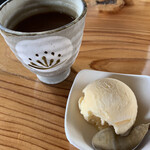 うどんカフェ.かわばた - セットでついてくるエスプレッソとサービスでだしてくれたアイスクリーム