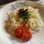 うどんカフェ.かわばた - サラダうどん(200円)
