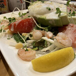 ばんじょう - えびとアボガドの温卵サラダ