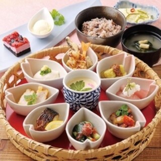 ランチタイム限定 華篭御膳 姫 寧々家 会津若松駅前店 ネネヤ 会津若松 居酒屋 食べログ