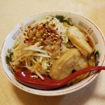 手稲ラーメン 肉玉 - 二九郎(150g/チャーシュー/野菜増し) 850円+辛化 50円