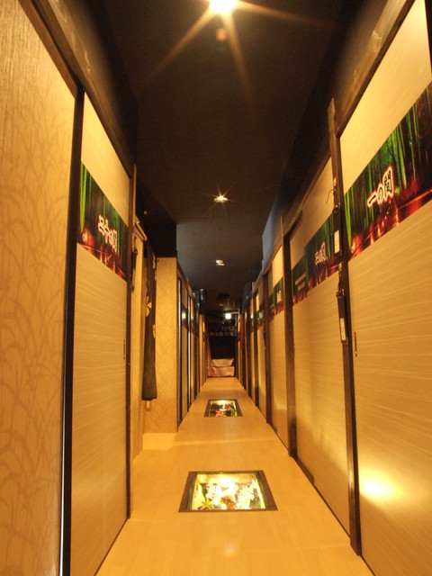 Loites レストラン 飲食店の検索 竹をあしらった店内装飾 間接照明などお客様 大船個室居酒屋柚柚 Yuyu 大船店