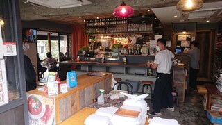 Asian Cafe & Diner Vivid Ajia - 店内：半個室席、２名席、カウンター席、テラス席もあります。