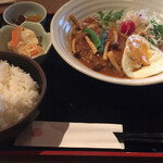 日日是 神戸 段 - 煮込みハンバーグ定食