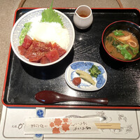 札幌かに家 本店 - まぐろユッケ丼880円