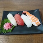 魚重 - 左からひらめ、まぐろ、いか、えび✧