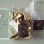 サリーガーデン - シフォンケーキのおせんべい他。