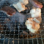 ホルモン 銀牙 - 脂が透き通って良い感じに