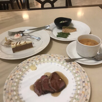 カシュカシュ - ディナービュッフェ4800円。第6弾ラストのお料理です(^。^)。ローストビーフ、ブイヤベース、サーモンの香草パン粉焼、デザートのムースをたくさんいただきました(╹◡╹) カシュカシュ - ディナービュッフェ4800円。第6弾ラストのお料理です(^。^)。ローストビーフ、ブイヤベース、サーモンの香草パン粉焼、デザートのムースをたくさんいただきました(╹◡╹)
