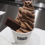 KITH TREATS - チョコレート＋フローステッドフレーク＋チーズケーキ