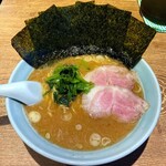 横濱家系ラーメン 小久保家 - のりラーメン900円麺硬め。