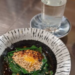 大衆酒場 はんろく - ニラのお浸し(卵黄のせ)うんまい☆