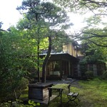 Yumeya - 庭と母屋