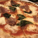 フラット - サラミとモッツァレラのピッツア