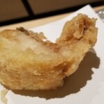 にい留 - (19)赤甘鯛(愛知県産、5日寝かせ)
      産卵期は初夏～秋、旬は晩秋～晩春
      雌で産まれて大型化すると雄に性転換
      身に水分が多いので塩にて脱水し旨みを凝縮
      ブリッとした身に目を疑う
      当然、めちゃ美味しい