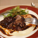 ソルシエール - ヒダ牛A5ブリスケ赤ワイン煮