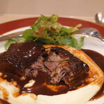 ソルシエール - ヒダ牛A5ブリスケ赤ワイン煮