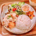 リトルカフェ ポルタ - 揚げ鶏のタルタルソースプレート