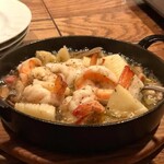 蝦子、烏賊、蘑菇的大蒜橄欖油風味鍋