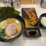 ゴル麺。 - 醤油豚骨ラーメンの餃子ライスセット