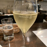 2020/8/21  こちらのグラススパークリング、フェッラーリグラスで。