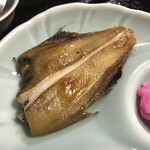 お食事処 ゆかり - 干しガレイの焼き物。
皮目はパリッと、身はふっくら