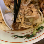 自家製麺 まさき - 【2020.10.6】麺の丼下には少量のスープが。