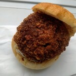 パン家のどん助 - メンチカツバーガー
