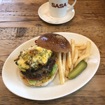 GRILL BURGER CLUB SASA - 【１０月のＭＯＮＴＨＬＹ ＢＵＲＧＥＲ】  『旬のカボチャと舞茸の炙りチーズバーガー￥１１５０』  『ホットコーヒー￥０』