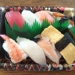 ディオ - にぎり寿司8貫(税抜)276円 ※開封後 2020.10.07)